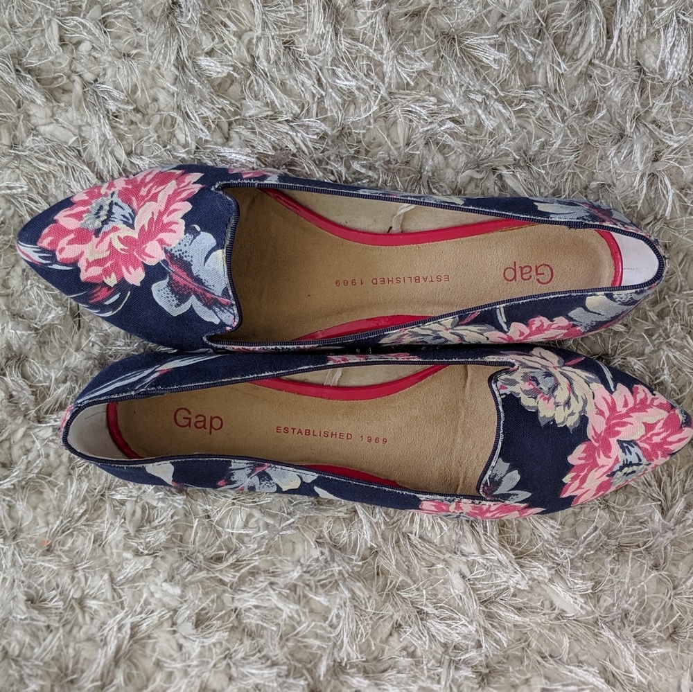 Gap flower pointed flats